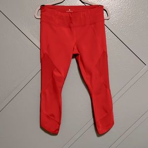 ATHLETA Aura Cropped Mesh Athletic Leggings Red - size Medium M